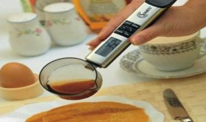 قاشقی دیجیتال با قابلیت نشان دادن وزن و حجم